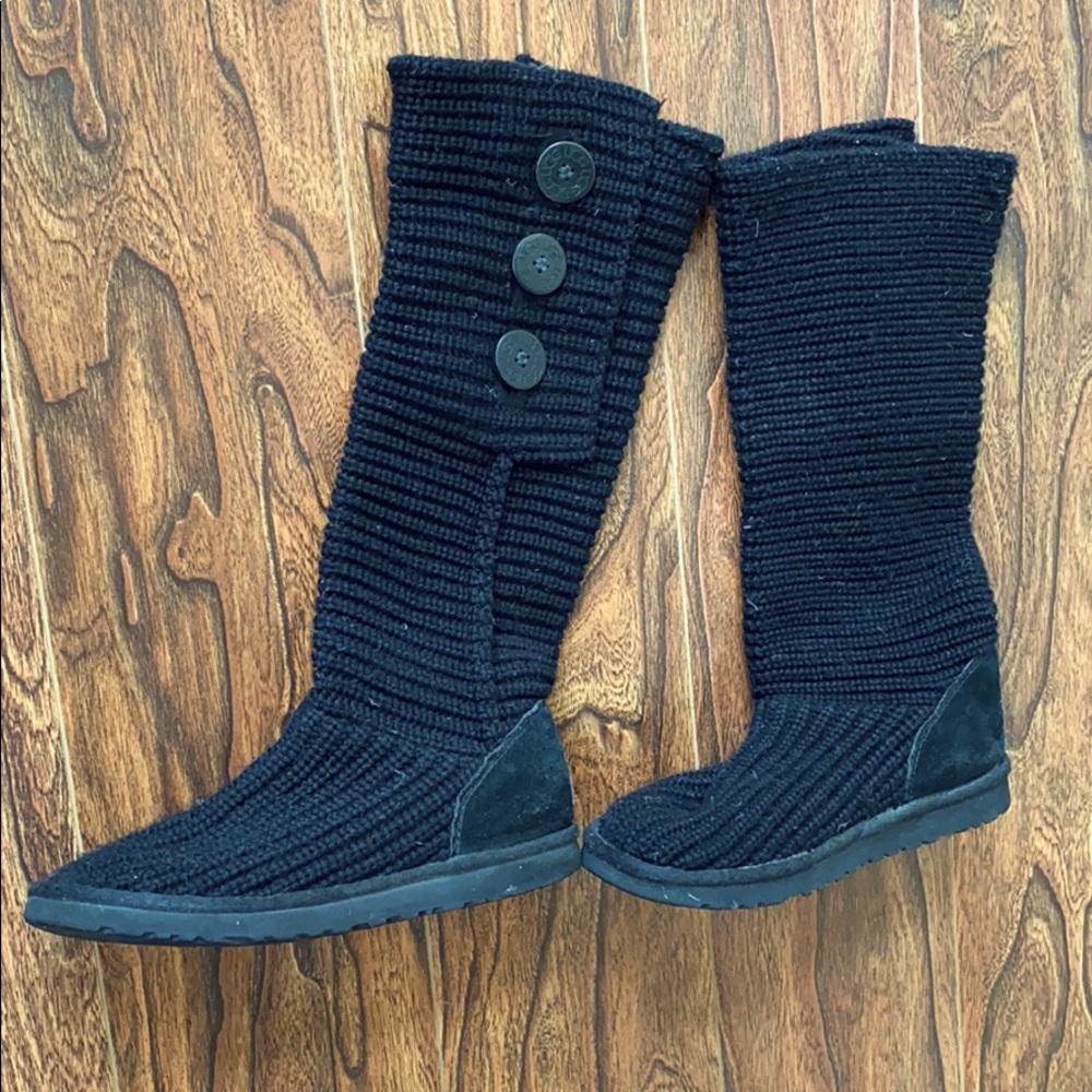 Black knitted uggs